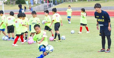 元女子サッカー日本代表4人が指導　北谷で「クリニック」　91人の小学生が参加　沖縄