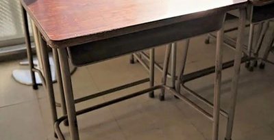 教室の机(イメージ）