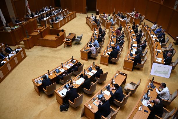 「事故原因の究明、公開を」　国内法の適用も求める　沖縄県議会が全会一致で抗議決議