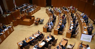 「事故原因の究明、公開を」　国内法の適用も求める　沖縄県議会が全会一致で抗議決議