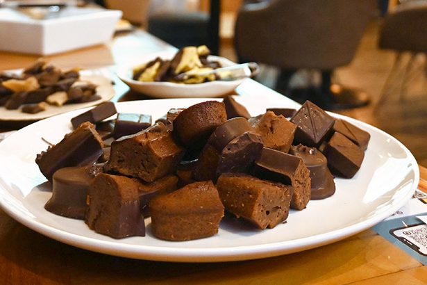 沖縄の果物や黒糖を活用し“チョコ”発売　ウガンダ産カカオ使用、産業創出も目指す　ローカルランド社
