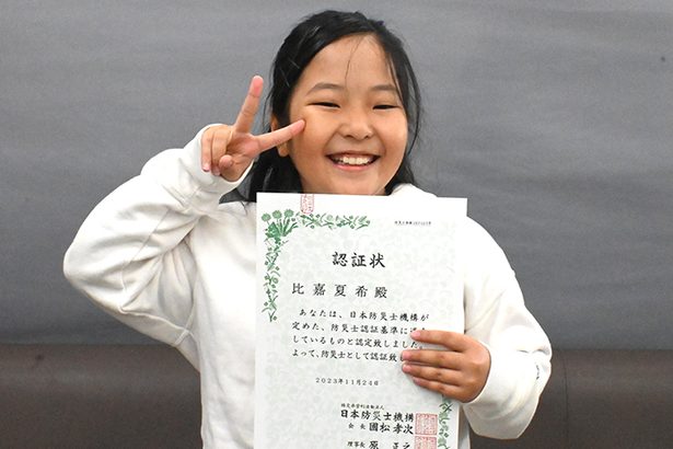 9歳で防災士資格!　全国最年少・小3比嘉さん　台風経験で興味、ネットのクイズで勉強　沖縄　
