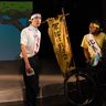 「亀岩奇談」沖縄の今描く　ひめゆりピースホール　又吉栄喜作品舞台に　コミカルに、効果的演出