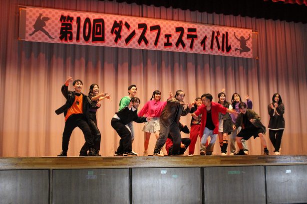 オリジナルダンスで魅了　具志川商校内フェス　２年３組優勝