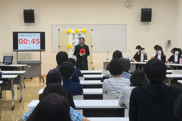 「推し本」紹介バトル熱く　沖縄市立図書館　第２回、中学生９人出場