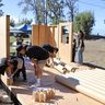 仮設住宅でハワイ支援　世界的建築家・坂さん　「困っている人の役に」