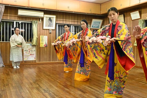 琉舞道場５０年　地域と歩む／浦添／玉城千枝さん／愛好会も結成、芸能広める