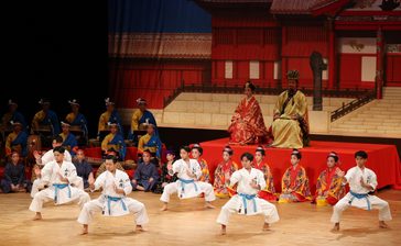 青春躍動　華やか舞台　沖縄で「全国中文祭」開幕