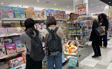 クリスマス商戦「セルフラッピング」も人気　今年の売れ筋は？　沖縄