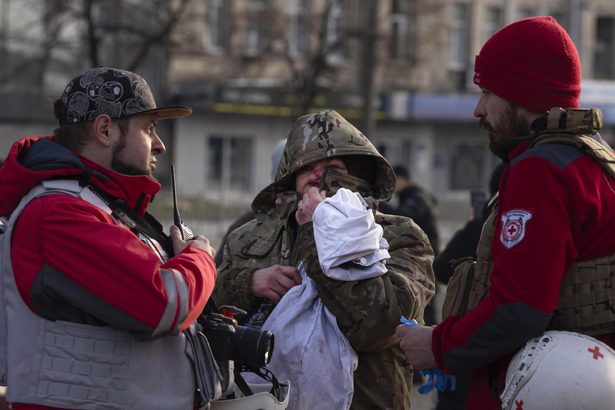 ロ軍一斉攻撃で２３人死亡／ウクライナ、病院も標的