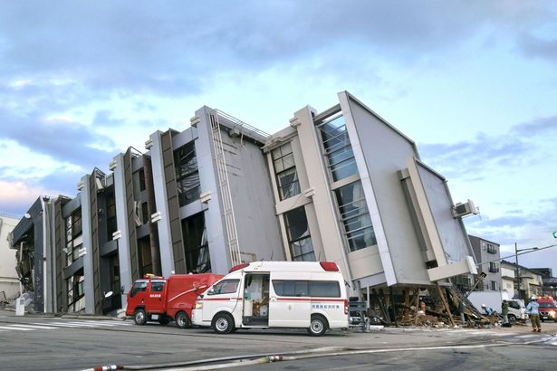 能登半島地震、石川県内で死者4人　けが人多数　救助や消火活動続く　政府が非常災害対策本部を開催　（2日午前9時時点）
