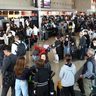 【動画】那覇空港きょうも混雑、2000人以上に影響　欠航７便、遅延も　羽田で航空機炎上（3日朝）
