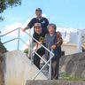 手すり壊れ、亀裂の階段…助成金で修繕　区民ら「安心して上り下りできる」　南城・稲嶺区　沖縄