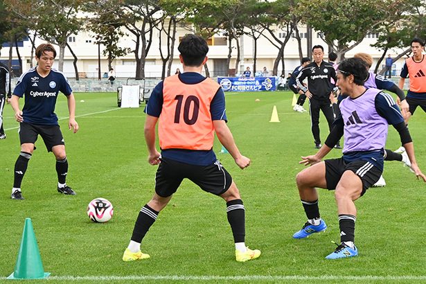 FC町田、声を出し激しく練習　名護市が初誘致、式典開く　サッカー沖縄キャンプ