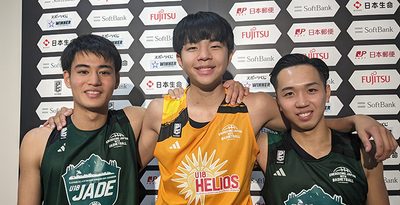 U18オールスターゲームで試合をしたキングスU18の（右から）須藤春輝、佐取龍之介、宜保隼弥（屋嘉部長将撮影）