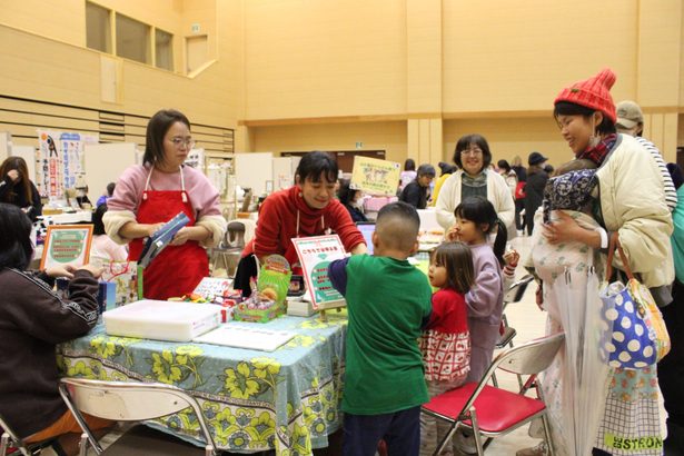 マルシェで子育て支援　本部で「ゆんたくはんたく」