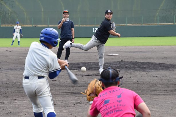 平良海馬投手、地元・石垣島で野球教室　「速い！」「伸びがすごい！」野球少年たちと笑顔で交流　沖縄