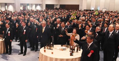 回復から成長へ、沖縄経済さらなる飛躍の年に　経済31団体が合同で新年宴会