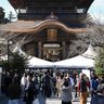 熊本日日新聞　提供　主要社殿の復旧完了　阿蘇