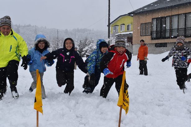 初めての雪遊び　目輝かせ／山形訪問　沖縄の小学生