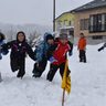 初めての雪遊び　目輝かせ／山形訪問　沖縄の小学生