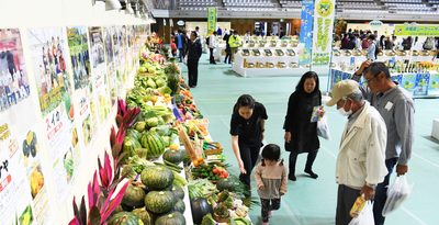 【動画あり】県産品、触れて味わって　花と食フェス開幕　沖縄