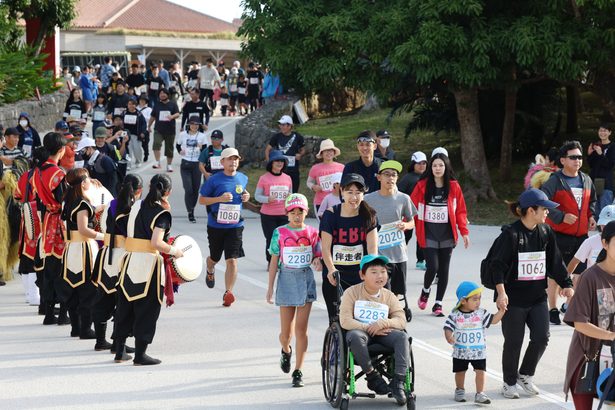 海洋博園内　マイペースで　エンジョイマラソンに695人　沖縄