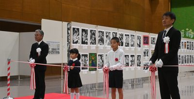 沖縄教育版画　３２６作品を展示　うるま市、あすまで