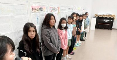 「戦争ない世界を」　宮崎で「学童疎開」追体験　児童らが研修成果発表