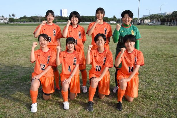 「離島苦」乗り越え、地域の期待を力に　きょう九州大会　八重山高女子サッカー部、4校合同チームの主体　沖縄