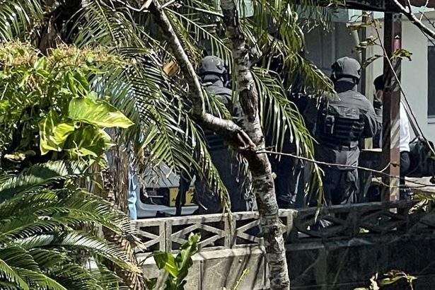 バーン　爆発音とガラスの割れる音　沖縄県警初の特殊捜査班「SIT」も投入　ヤミ金グループ摘発