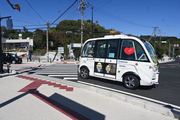 南城市で「自動運転バス」実験始まる　斎場御嶽→知念岬の800メートルにセンサー　NTT西が遠隔操作のデータ収集