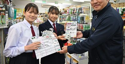 使用者目線で「お薦め」文具ポップ、琉大付属中の生徒らがデザイン　地域の店に納品「すごく助かる」　沖縄