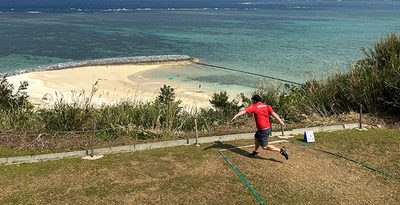 大自然のロケーションを満喫！「ディスクゴルフ」で競い合う　今帰仁でトーナメント開催　沖縄