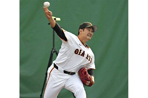 巨人・菅野、捕手座らせ30球＜プロ野球キャンプ＞