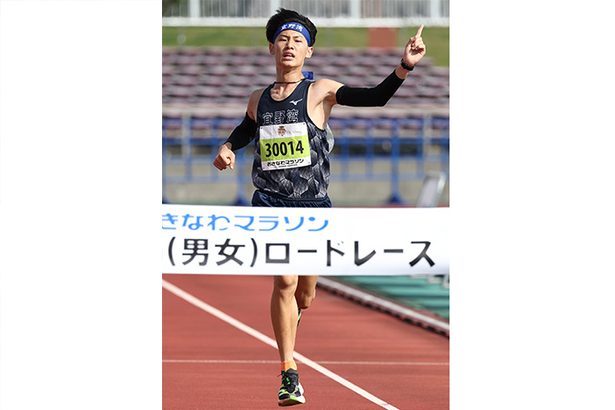 10キロロードレース　砂川（高校男子）崎浜（高校女子）優勝＜第29回2024おきなわマラソン＞