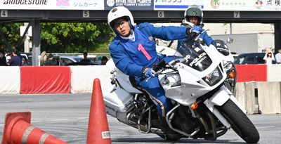 大型バイクの技術に300人が熱視線　白バイ競技大会、4年ぶり有観客で開催　沖縄県警