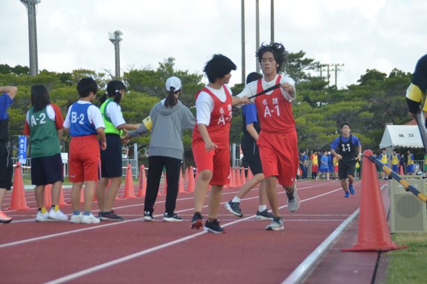 県総で特別支援学校駅伝　３００人が健脚競う