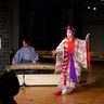 上質の古典芸能を　観客の間近で披露　夜の琉球音楽会