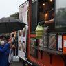 キッチンカー２０店並ぶ　沖縄市、「肉の日」イベント