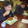 伊江中３年カレー堪能　「肉の日」、島の思い出に