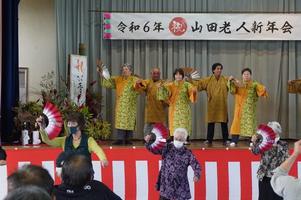 １１０人参加し新年会　恩納・山田区ハッピー会