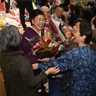 次の創作へ思い熱く　受賞者ら、家族や仲間と祝う　琉球新報文学五賞贈呈式