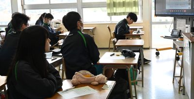 受験に勝つ食事紹介　伊良波中で栄養職員が授業