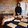 人生の節目、紅型に桜　うるま、山内邦恵さん展示会