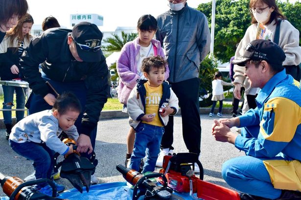 体験コーナーにぎわう　第１回うるま防災フェア