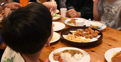 児童養護施設の子どもたち33人を招き食事会　居酒屋味自満がスポーツ大会に合わせ4年ぶり　沖縄