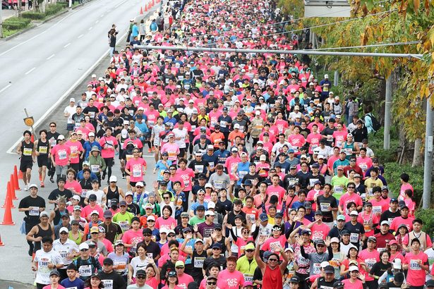 4年ぶり開催、おきなわマラソン　好天に響く声援　7907人が中部路を駆け抜ける　沖縄