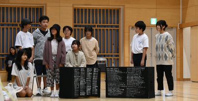 沖縄戦まだ続いている　那覇・神原小６年生　平和継承へ劇発表