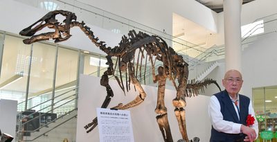 カムイサウルスが沖縄に来た！　2200万円投じた「奇跡の恐竜」レプリカ寄贈　北海道の植田さん、慰霊の祈り込め【動画あり】
